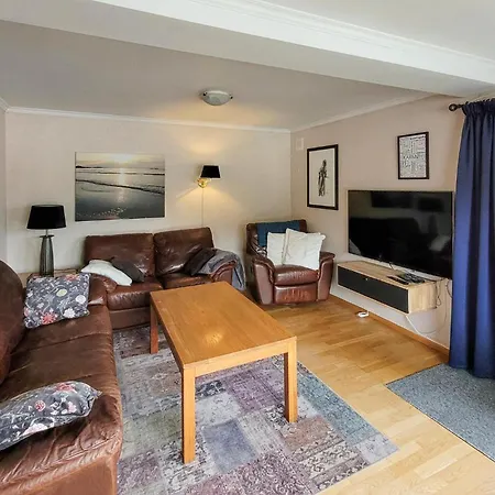 4 Bedroom Gorgeous Home In Nedre Vats Hébergement de vacances *