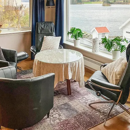 Дом отдыха 4 Bedroom Awesome In Nedre Vats *