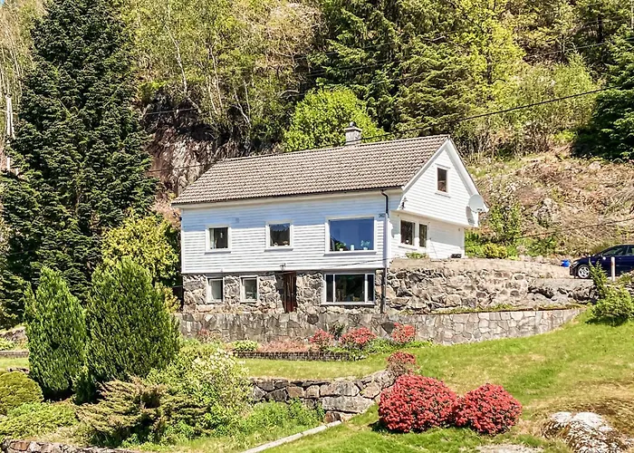 4 Bedroom Awesome In Nedre Vats *