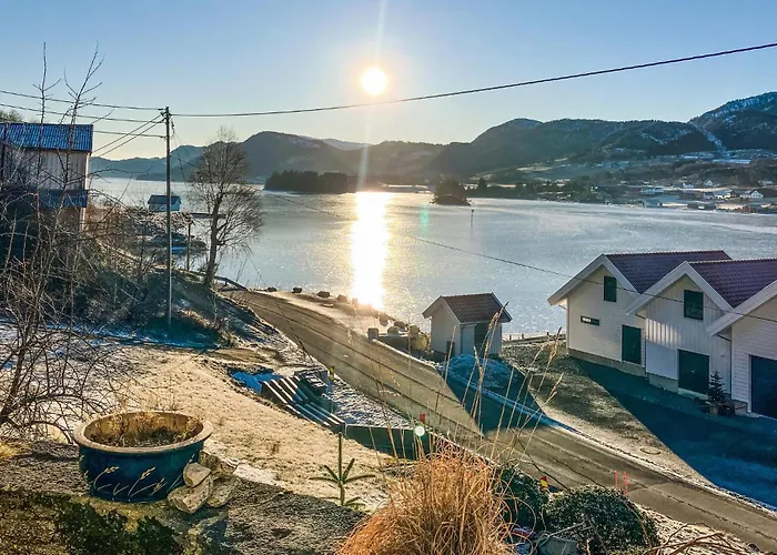 4 Bedroom Awesome In Nedre Vats