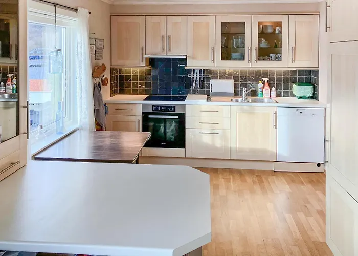 Feriehus 4 Bedroom Awesome In Nedre Vats *