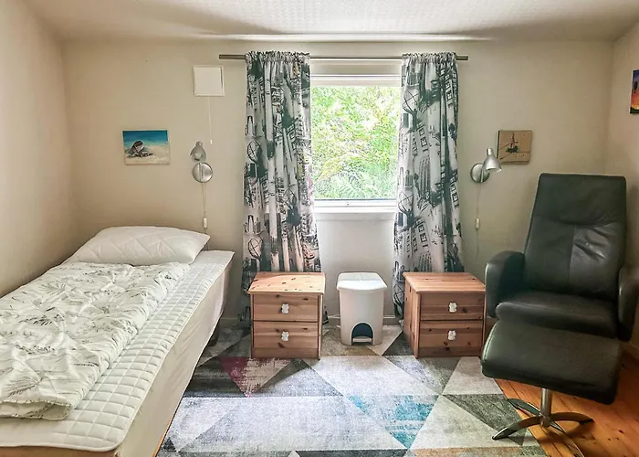 Feriehus 4 Bedroom Awesome In Nedre Vats