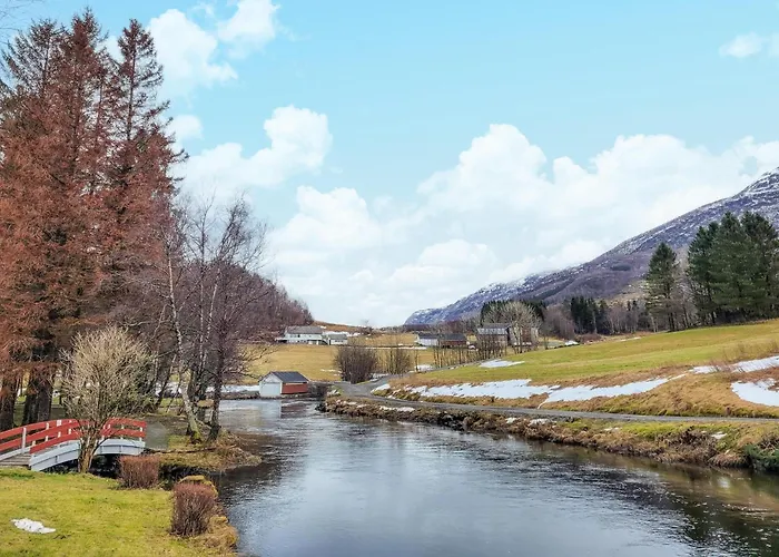 4 Bedroom Awesome In Nedre Vats