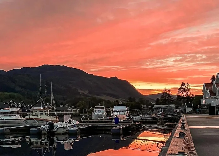 Feriehus 4 Bedroom Awesome In Nedre Vats