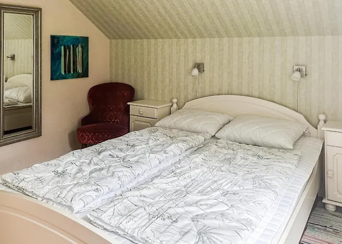 Dom wakacyjny 4 Bedroom Awesome In Nedre Vats